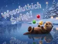 Wesołych Świąt! Wydra bawi się bombkami w zimowej scenerii, jakby czytała wierszyki na Boże Narodzenie.