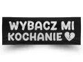 Czarny baner z białym napisem "WYBACZ MI KOCHANIE" i złamanym sercem. To szczere przeprosiny dla dziewczyny.