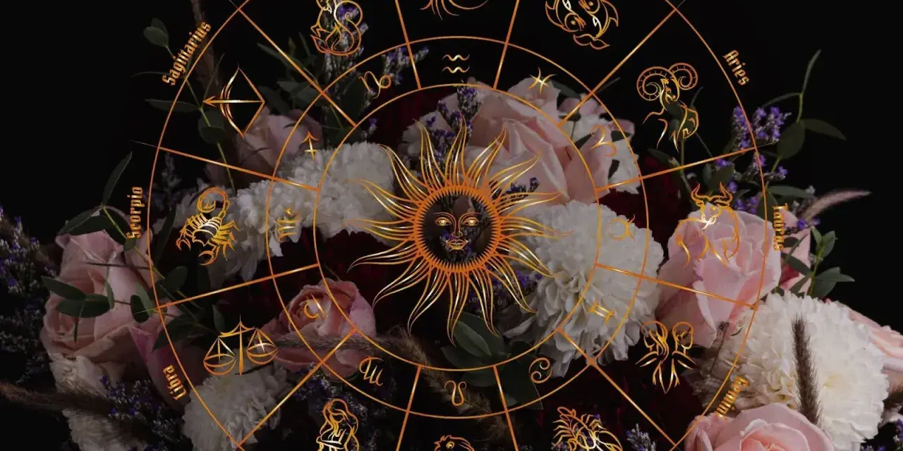 Zodiakalny krąg z symbolami i słońcem na tle bukietu róż. Kwiaty przypisane do miesięcy tworzą mistyczną oprawę.