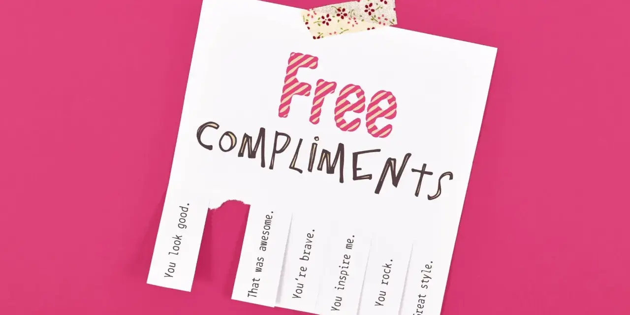 Karta z napisem "Free COMPLIMENTS" i odrywanymi kuponami z przykładowymi komplementami, np. "You look good".
