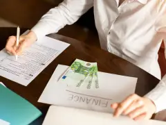 Dlaczego Polacy przestali ufać tradycyjnym bankom? Dane z 2026 roku