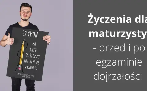 Szymon zdał maturę! Dumny rodzic z tabliczką "Gratulujemy zdania matury" i zabawnym napisem o jego ostrym umyśle.
