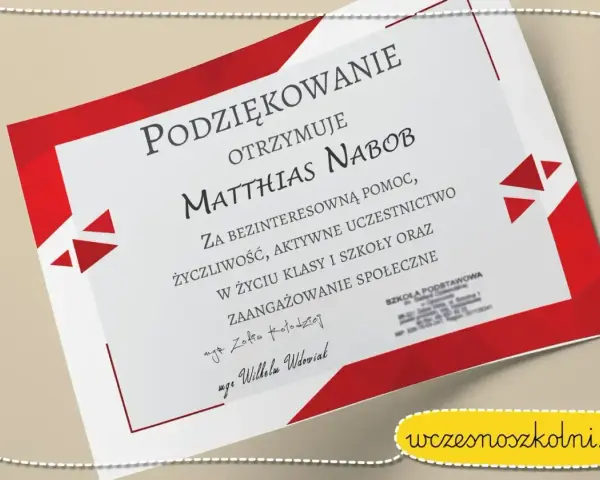 Dyplom z podziękowaniem dla Matthiasa Nabob za pomoc i zaangażowanie. Wzruszające słowa podziękowania od nauczycieli.