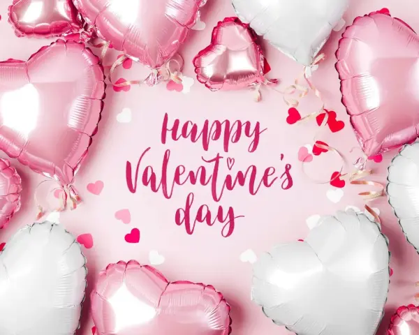 Mnóstwo różowych i białych balonów w kształcie serc, ozdobionych wstążkami i konfetti, tworzy romantyczną atmosferę. Napis "Happy Valentine's Day" dopełnia całość.