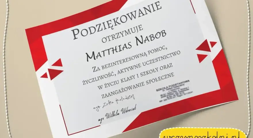 Dyplom z podziękowaniem dla Matthiasa Nabob za pomoc i zaangażowanie. Wzruszające słowa podziękowania od nauczycieli.
