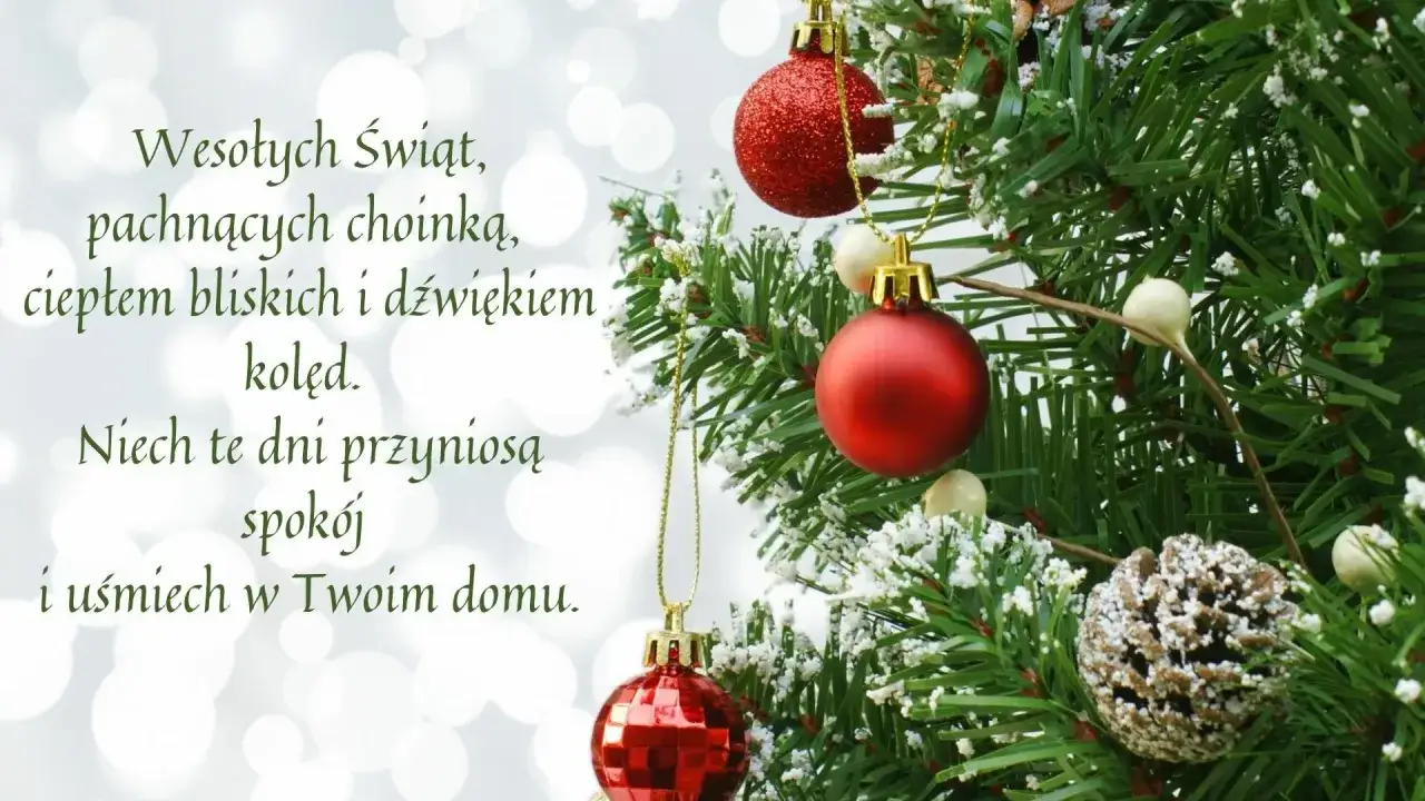 Choinka z bombkami i życzeniami świątecznymi sms. Niech te dni przyniosą spokój i uśmiech w Twoim domu.